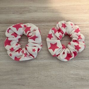 Handmade medium size scrunchies, color white and pink.
